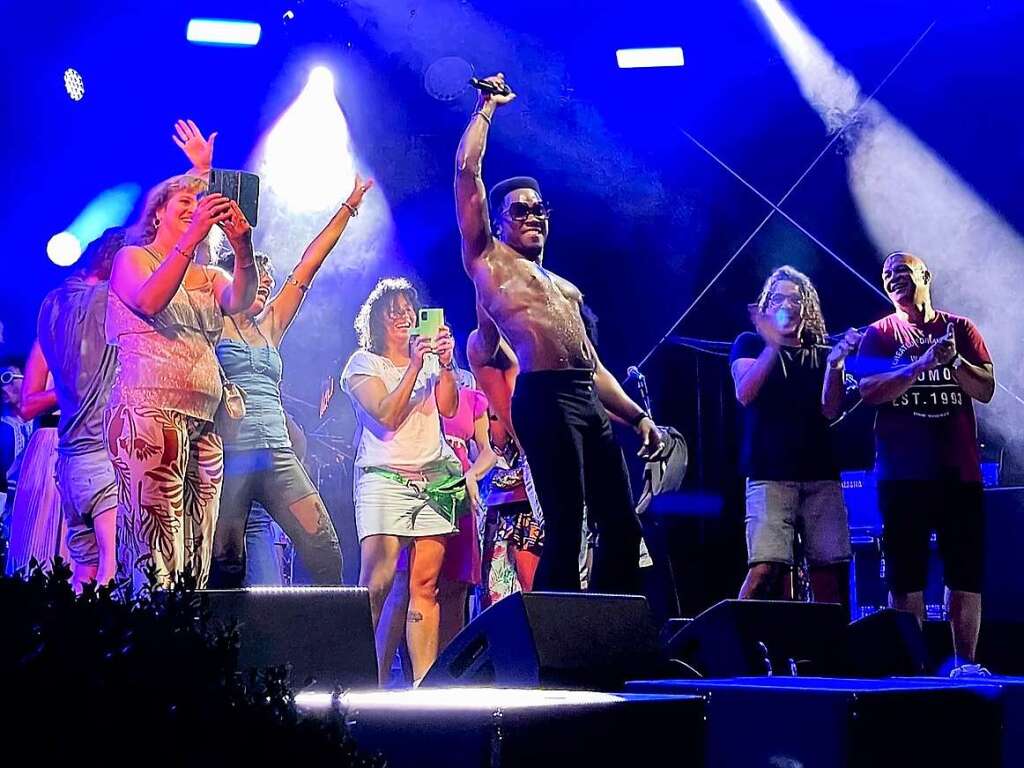 Stimmungsbilder aus dem Rosenfelspark vom Stimmenkonzert mit La Yegros und Cimafunk