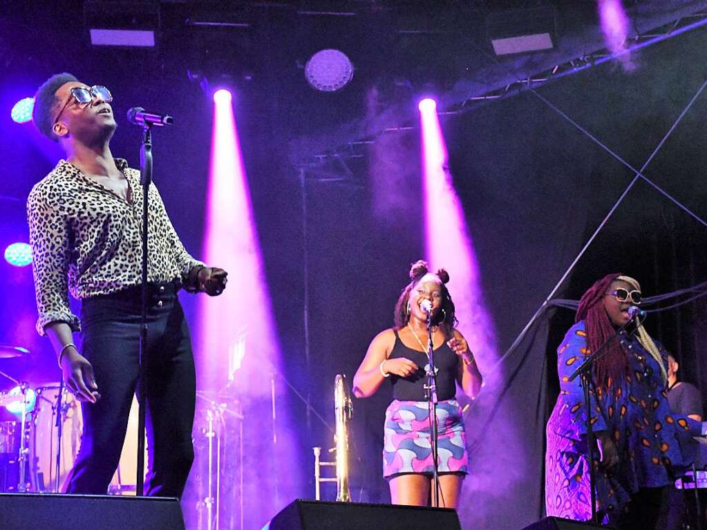 Stimmungsbilder aus dem Rosenfelspark vom Stimmenkonzert mit La Yegros und Cimafunk