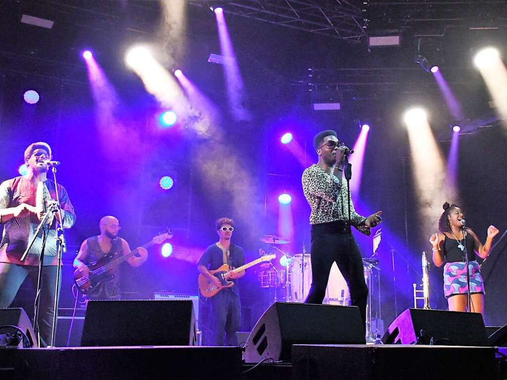 Stimmungsbilder aus dem Rosenfelspark vom Stimmenkonzert mit La Yegros und Cimafunk