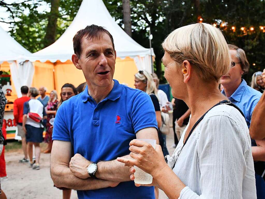 Stimmungsbilder aus dem Rosenfelspark vom Stimmenkonzert mit La Yegros und Cimafunk