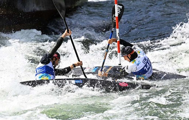 Zwei Athleten des siegreichen deutsche...: Hannes Aigner (links) und Noah Hegge  | Foto: Angelika Warmuth (dpa)