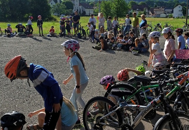 Zehn verschiedene Stationen waren vorbereitet worden.  | Foto: Schule