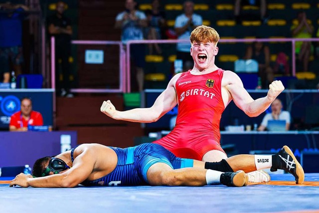 WM-Silber: Darius Kiefer nach seinem S...en den US-Amerikaner Cody Lazo Merrill  | Foto: IMAGO/United World Wrestling / Kadir Caliskan