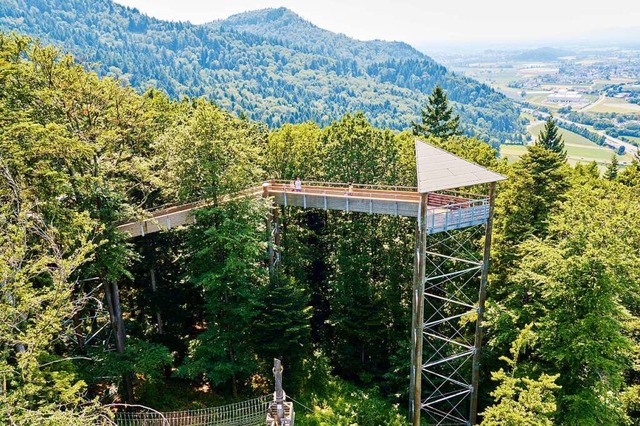 Spektakulr ist der Ausblick ber den Baumwipfeln.  | Foto: Baumkronenweg Waldkirch