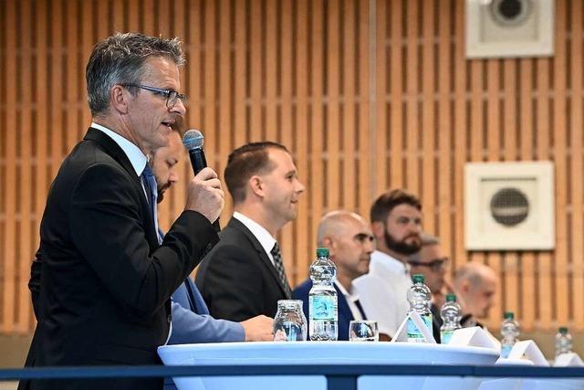 Sieben Kandidaten präsentieren sich bei der Vorstellung zur Bürgermeisterwahl in Schwanau