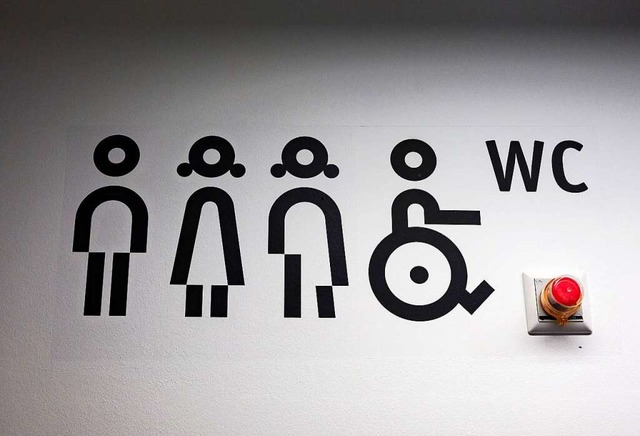 Da geplante Toilettenhuschen in Elzach wird nun teurer fr die Gemeinde.  | Foto: Jens Kalaene (dpa)