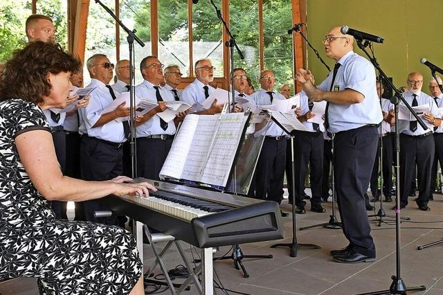 Polizeichor singt im Stadtpark