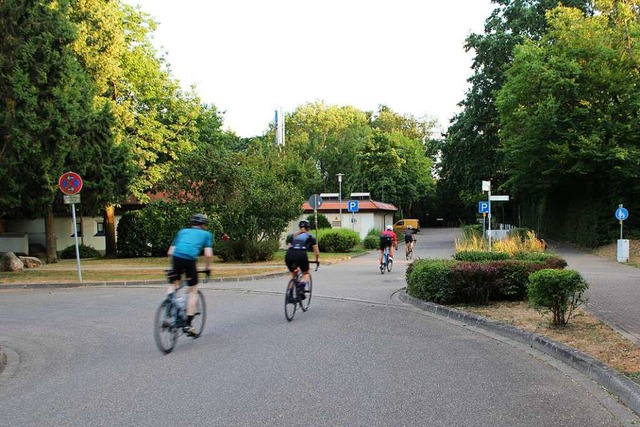 Zwischen Obermattenbad und Bahnlinie soll der Radschnellweg herfhren.  | Foto: Annika Sindlinger