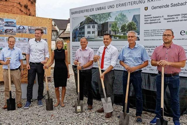 Startschuss für Umbau und Erweiterung des Sasbacher Rathauses ist gefallen