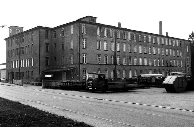 Das Gebude der frheren Seidenweberei... Betriebs. Das Foto entstand um 1980.   | Foto: Stadtarchiv Laufenburg