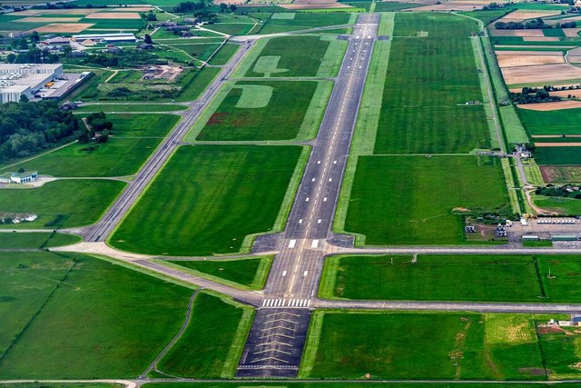 Die Landebahn des Lahrer Flugplatzes  | Foto: Martin Bildstein copyright