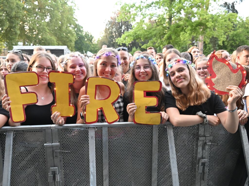 Besser geht's nicht: Nico Santos und seine hervorragende Band rockten bei perfektem Wetter ber 3200 Besucher beim Open Air im Bad Krozinger Kurpark. Der Jubel der berwiegend weiblichen Fans war vllig zurecht berschwnglich.