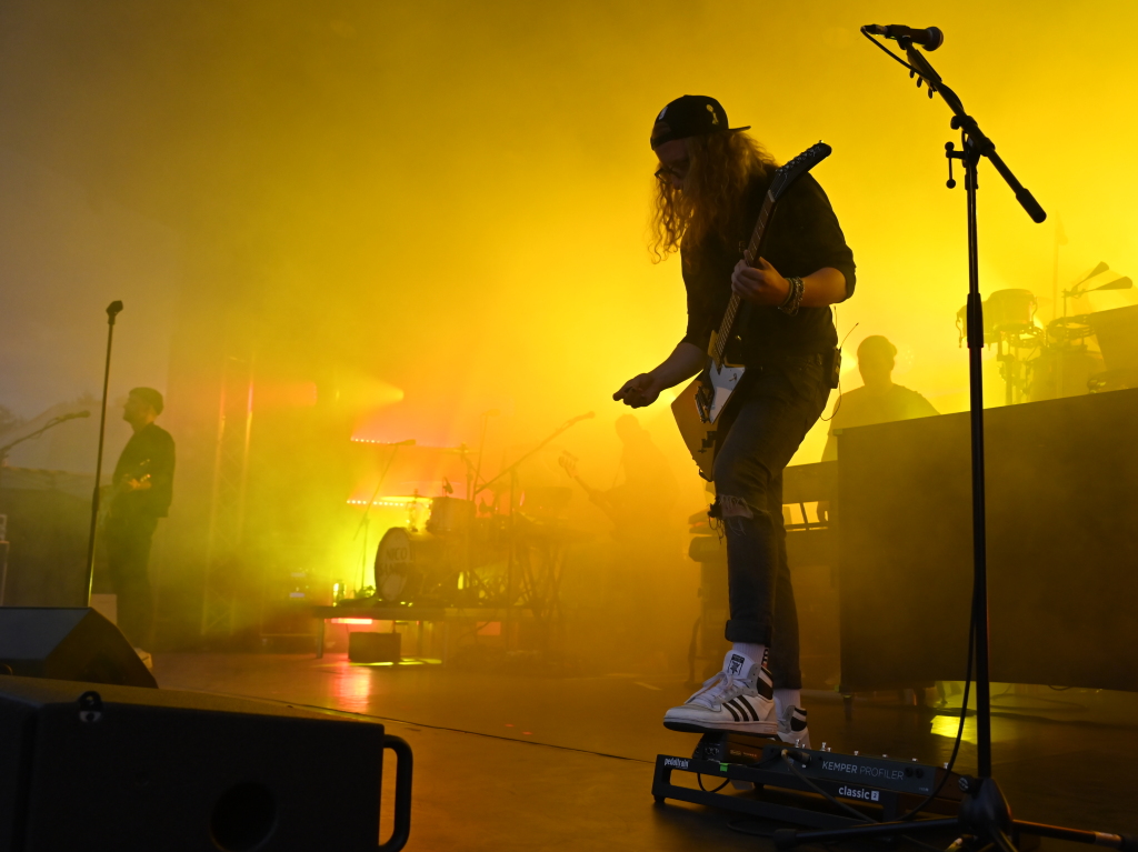 Besser geht's nicht: Nico Santos und seine hervorragende Band rockten bei perfektem Wetter ber 3200 Besucher beim Open Air im Bad Krozinger Kurpark. Der Jubel der berwiegend weiblichen Fans war vllig zurecht berschwnglich.