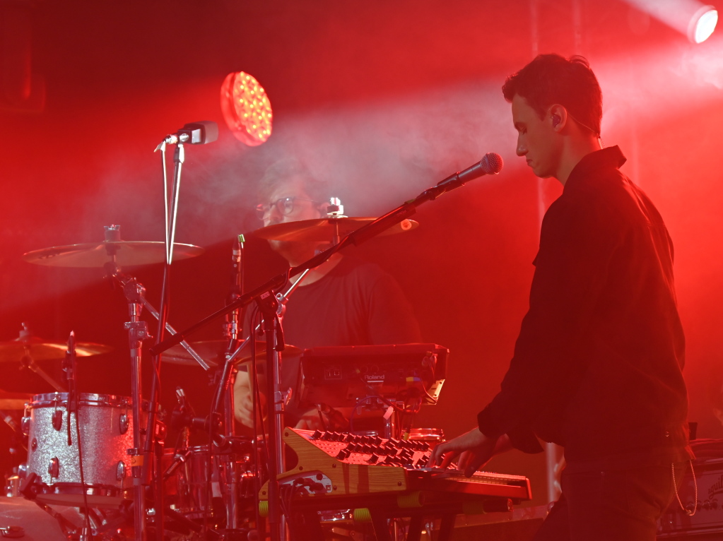 Besser geht's nicht: Nico Santos und seine hervorragende Band rockten bei perfektem Wetter ber 3200 Besucher beim Open Air im Bad Krozinger Kurpark. Der Jubel der berwiegend weiblichen Fans war vllig zurecht berschwnglich.