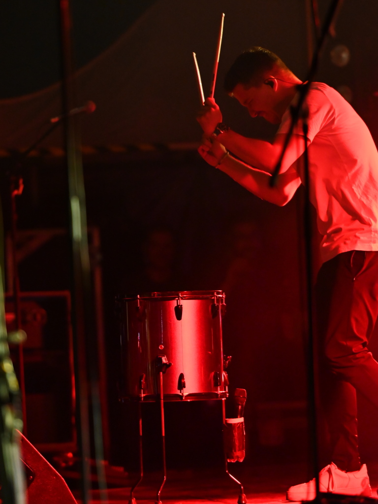 Besser geht's nicht: Nico Santos und seine hervorragende Band rockten bei perfektem Wetter ber 3200 Besucher beim Open Air im Bad Krozinger Kurpark. Der Jubel der berwiegend weiblichen Fans war vllig zurecht berschwnglich.