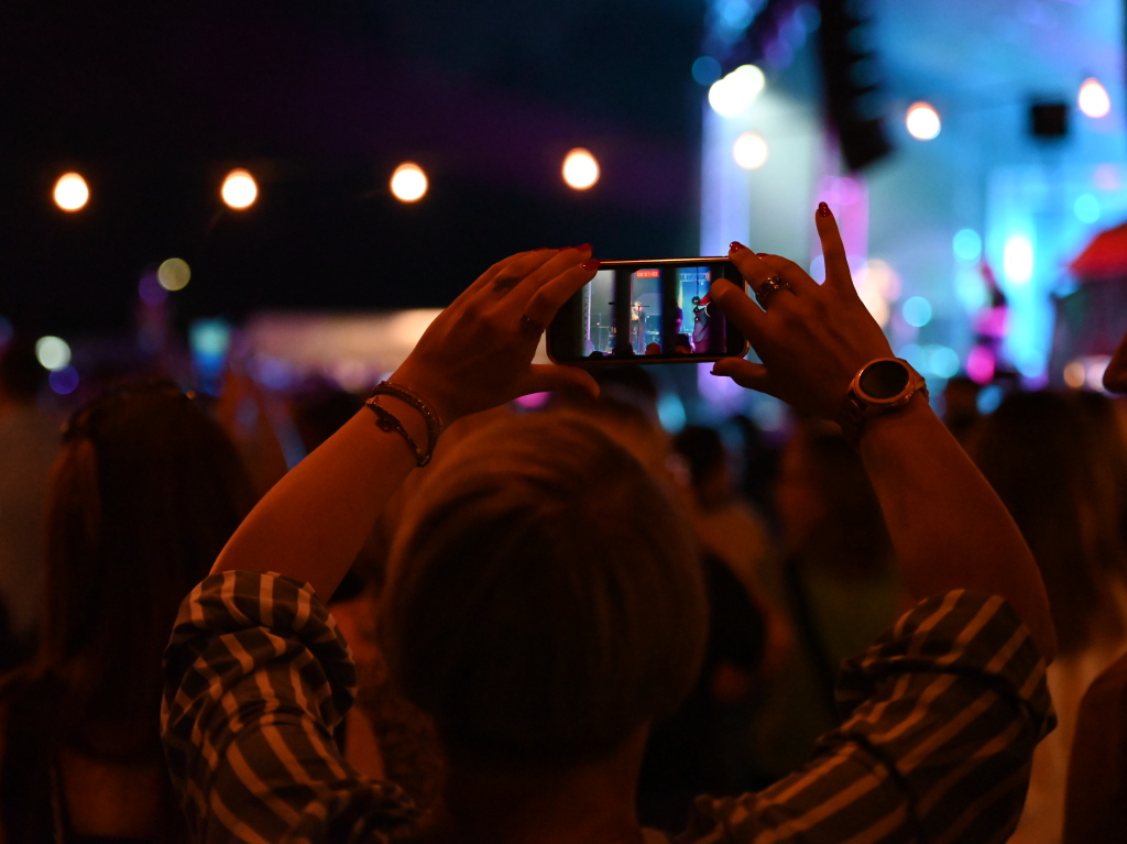 Besser geht's nicht: Nico Santos und seine hervorragende Band rockten bei perfektem Wetter ber 3200 Besucher beim Open Air im Bad Krozinger Kurpark. Der Jubel der berwiegend weiblichen Fans war vllig zurecht berschwnglich.