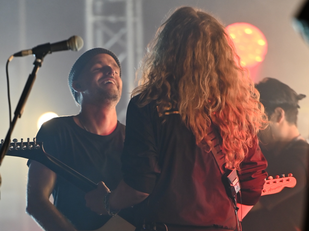 Besser geht's nicht: Nico Santos und seine hervorragende Band rockten bei perfektem Wetter ber 3200 Besucher beim Open Air im Bad Krozinger Kurpark. Der Jubel der berwiegend weiblichen Fans war vllig zurecht berschwnglich.