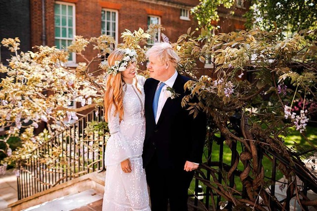 Das von Downing Street herausgegebene ...0 nach ihrer Hochzeit am 29. Mai 2021.  | Foto: Rebecca Fulton, Downing Street (dpa)