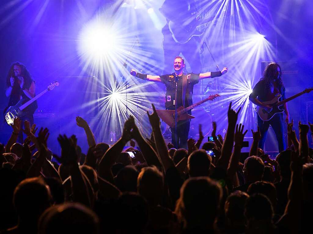 Der rockige Metal-Sound der Metallica-Coverband SAD donnerte in der Nacht durch die Mllheimer Innenstadt