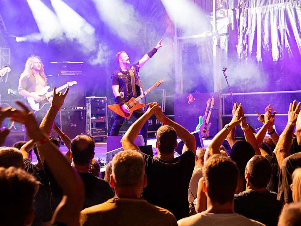 Der rockige Metal-Sound der Metallica-Coverband SAD donnerte in der Nacht durch die Mllheimer Innenstadt