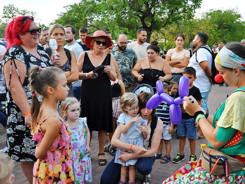 Warme Temperaturen, Musik und die stimmungsvolle Atmosphre im Kurpark, vor allem nach Anbruch der Dmmerung, sorgten in Bad Bellingen fr das zwei Jahre lang vermisste Lichterfest-Gefhl.