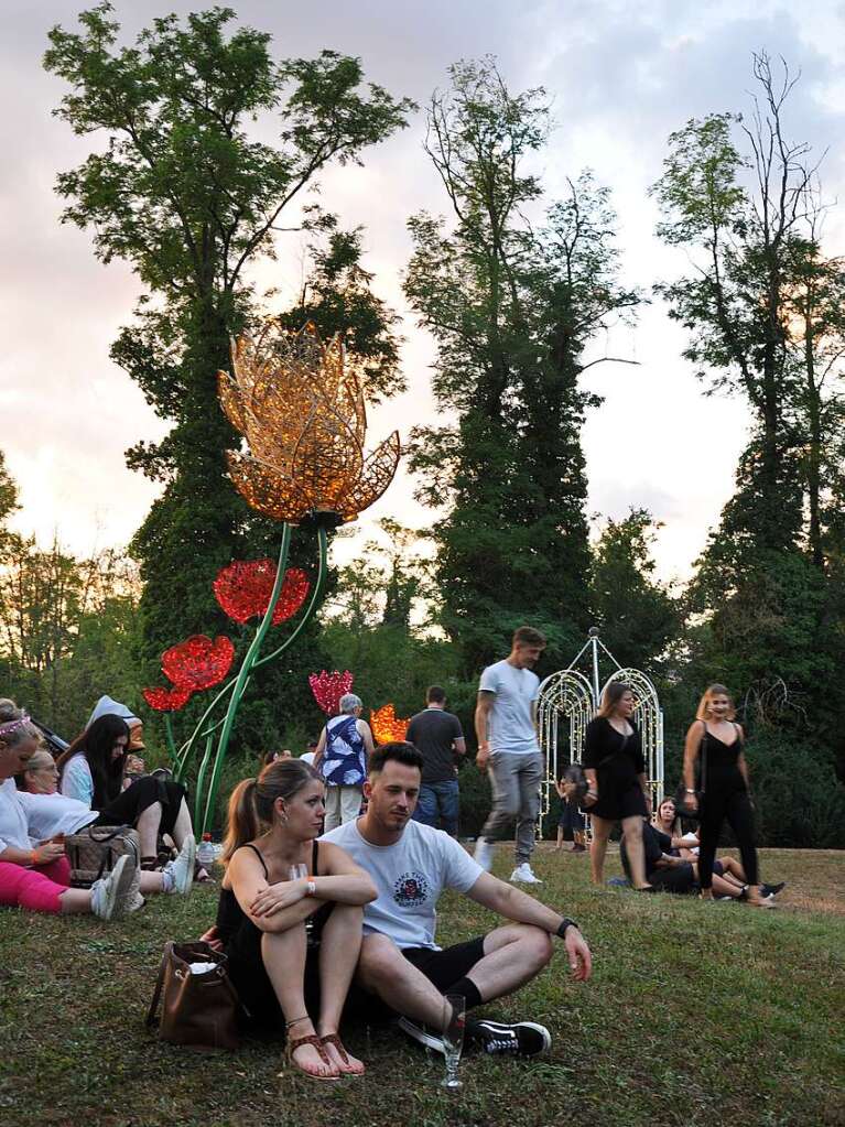 Warme Temperaturen, Musik und die stimmungsvolle Atmosphre im Kurpark, vor allem nach Anbruch der Dmmerung, sorgten in Bad Bellingen fr das zwei Jahre lang vermisste Lichterfest-Gefhl.