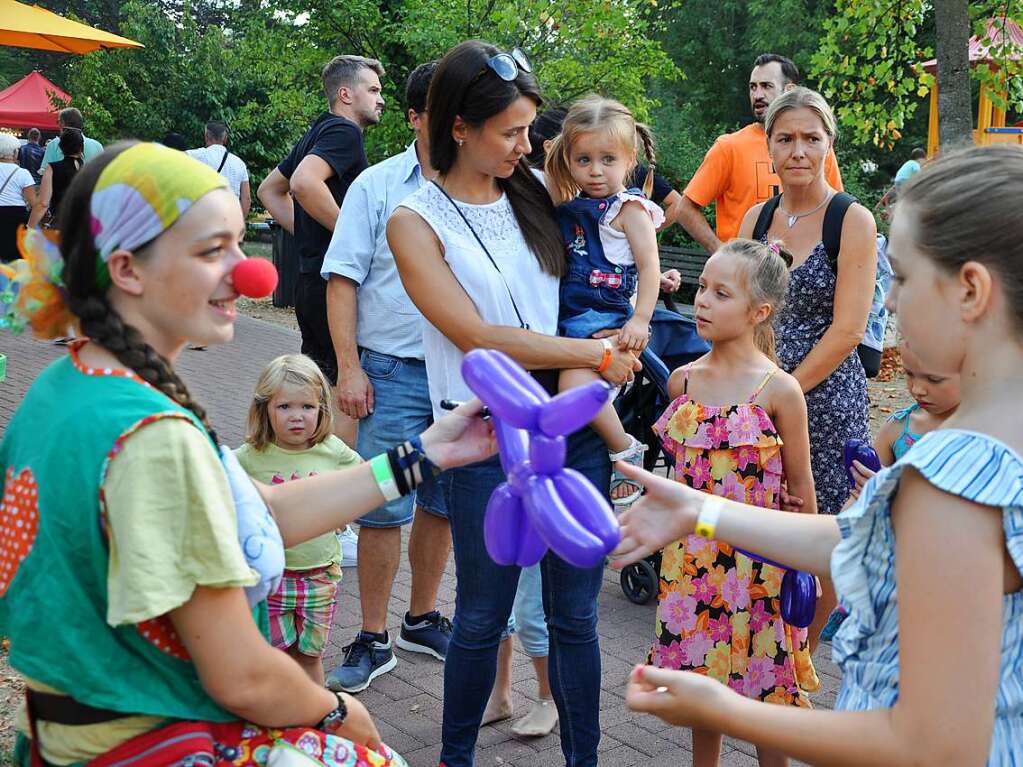 Warme Temperaturen, Musik und die stimmungsvolle Atmosphre im Kurpark, vor allem nach Anbruch der Dmmerung, sorgten in Bad Bellingen fr das zwei Jahre lang vermisste Lichterfest-Gefhl.