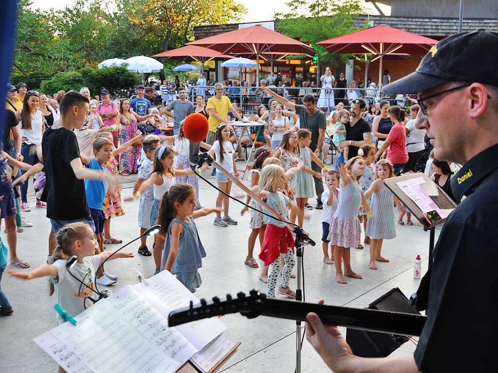 Warme Temperaturen, Musik und die stimmungsvolle Atmosphre im Kurpark, vor allem nach Anbruch der Dmmerung, sorgten in Bad Bellingen fr das zwei Jahre lang vermisste Lichterfest-Gefhl.