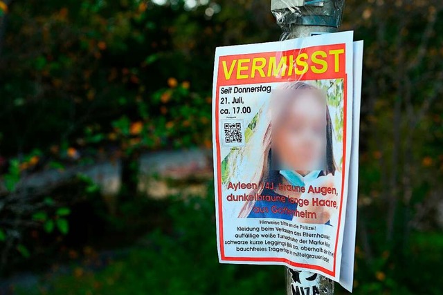 Auch in Freiburg wird mit Plakaten nach Ayleen A. aus Gottenheim gesucht.  | Foto: Ingo Schneider