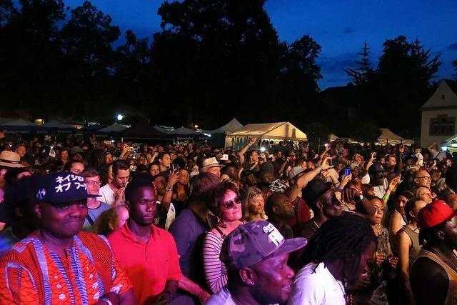 Das bunteste Fest in Emmendingen: African Music Festival feiert an vier Tagen auf dem Schlossplatz