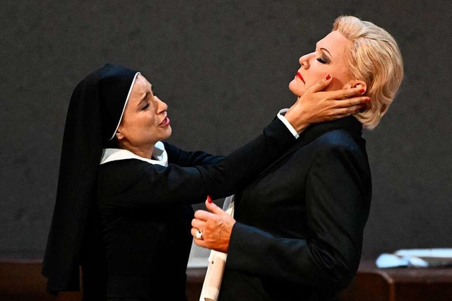 &#8222;Suor Angelica&#8220;: Karita Ma...und Asmik Grigorian in der Titelpartie  | Foto: BARBARA GINDL (AFP)