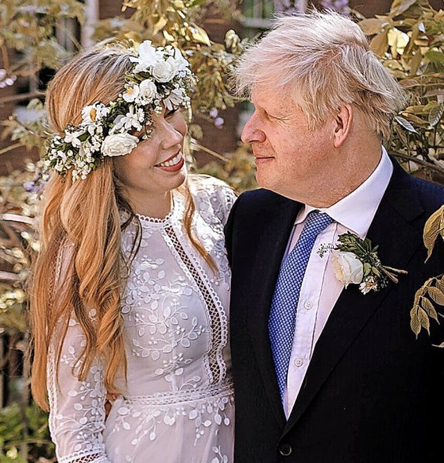 Boris Johnson und  Carrie Johnson nach ihrer Hochzeit im Mai  | Foto: Rebecca Fulton, Downing Street (dpa)