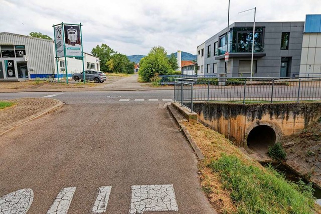 Von der Otto-Vetter-Strae (im Hinterg...ieder verbunden mit Straensperrungen.  | Foto: Martin Wendel