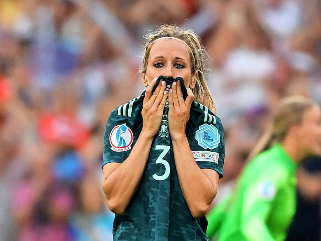 England und Deutschland liefern sich vor der EM-Rekordkulisse in Wembley ein groes Duell - mit einem Happy End fr die Gastgeberinnen. 