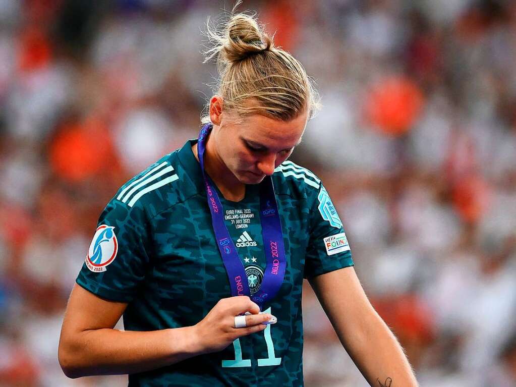 England und Deutschland liefern sich vor der EM-Rekordkulisse in Wembley ein groes Duell - mit einem Happy End fr die Gastgeberinnen. 