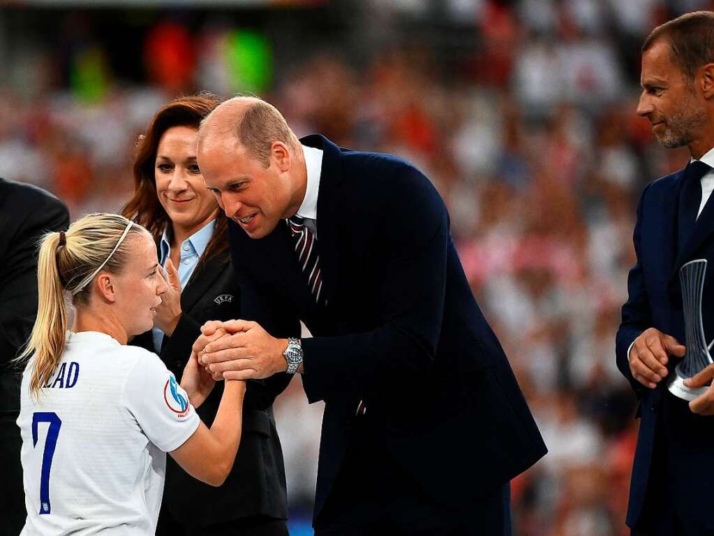 England und Deutschland liefern sich vor der EM-Rekordkulisse in Wembley ein groes Duell - mit einem Happy End fr die Gastgeberinnen. 