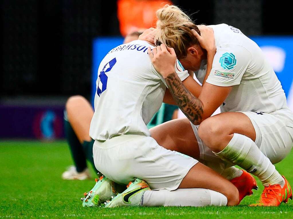 England und Deutschland liefern sich vor der EM-Rekordkulisse in Wembley ein groes Duell - mit einem Happy End fr die Gastgeberinnen. 