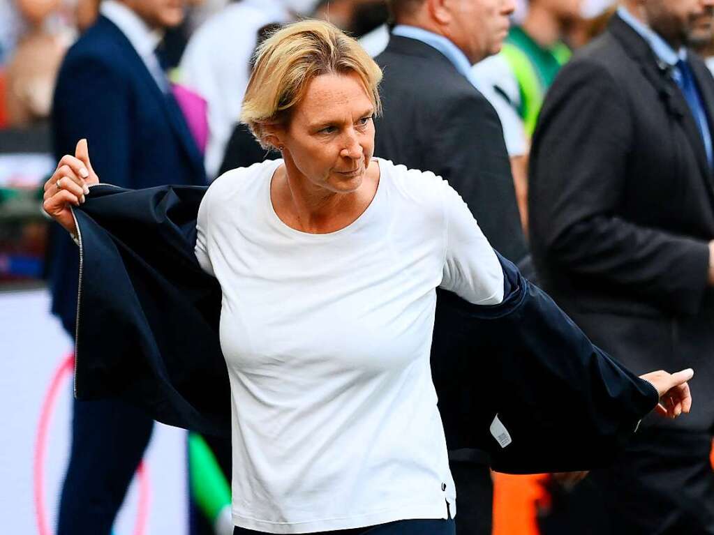 England und Deutschland liefern sich vor der EM-Rekordkulisse in Wembley ein groes Duell - mit einem Happy End fr die Gastgeberinnen. 