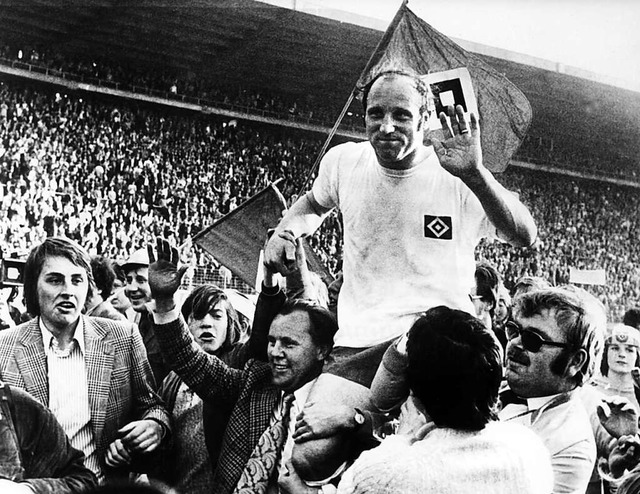 Uwe Seeler bei seinem Abschiedsspiel im Volksparkstadion in Hamburg 1972.  | Foto: dpa (dpa)