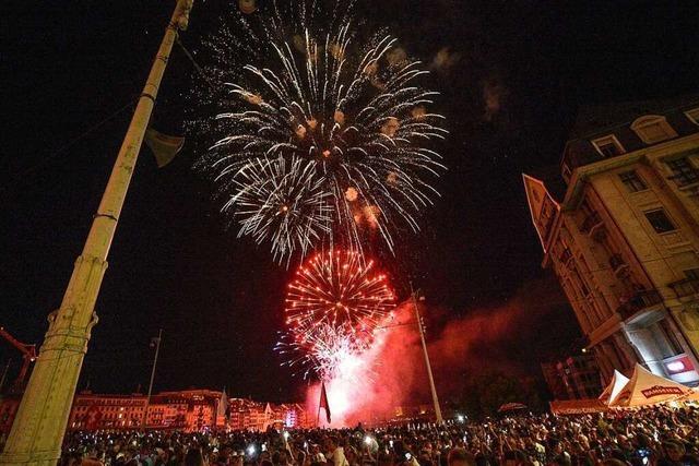 In Basel feiern mehr als 100.000 Menschen in den Schweizer Nationalfeiertag
