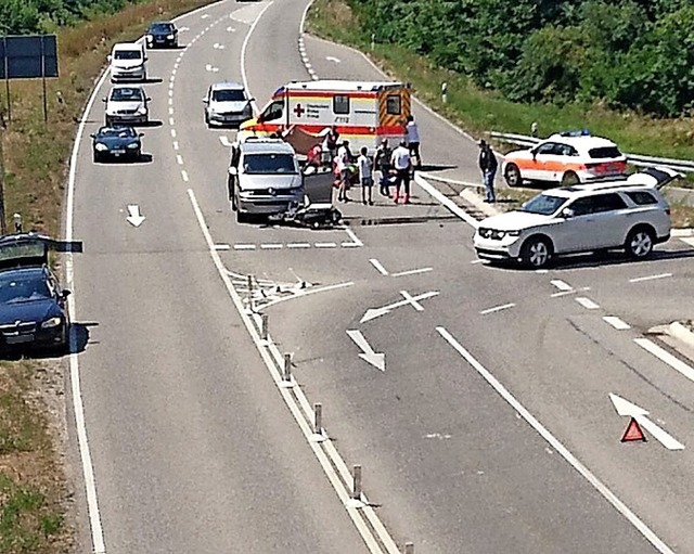 Am Knoten &#8222;Schopfheim-Mitte&#8220; kam es erneut zu einen schweren Unfall.  | Foto: Zeuge privat