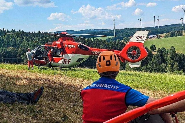 Der Helikopter transportierte die verletzte Wanderin in die Klinik.  | Foto: Bergwacht Kandel