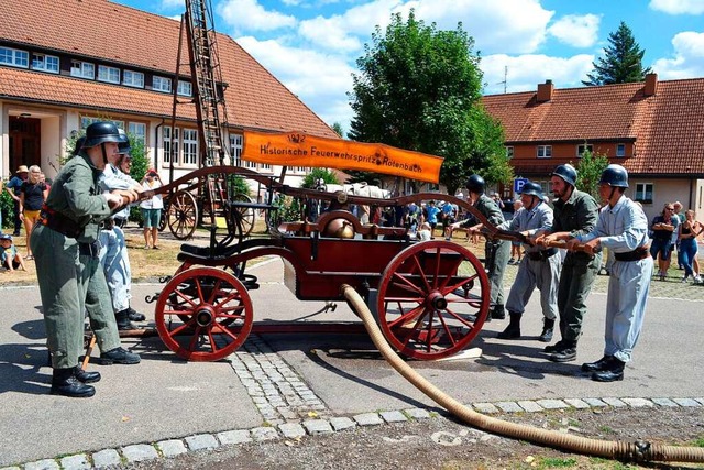 Die Spritze von 1867 mit der Mannschaft aus Dittishausen  | Foto: Liane Schilling