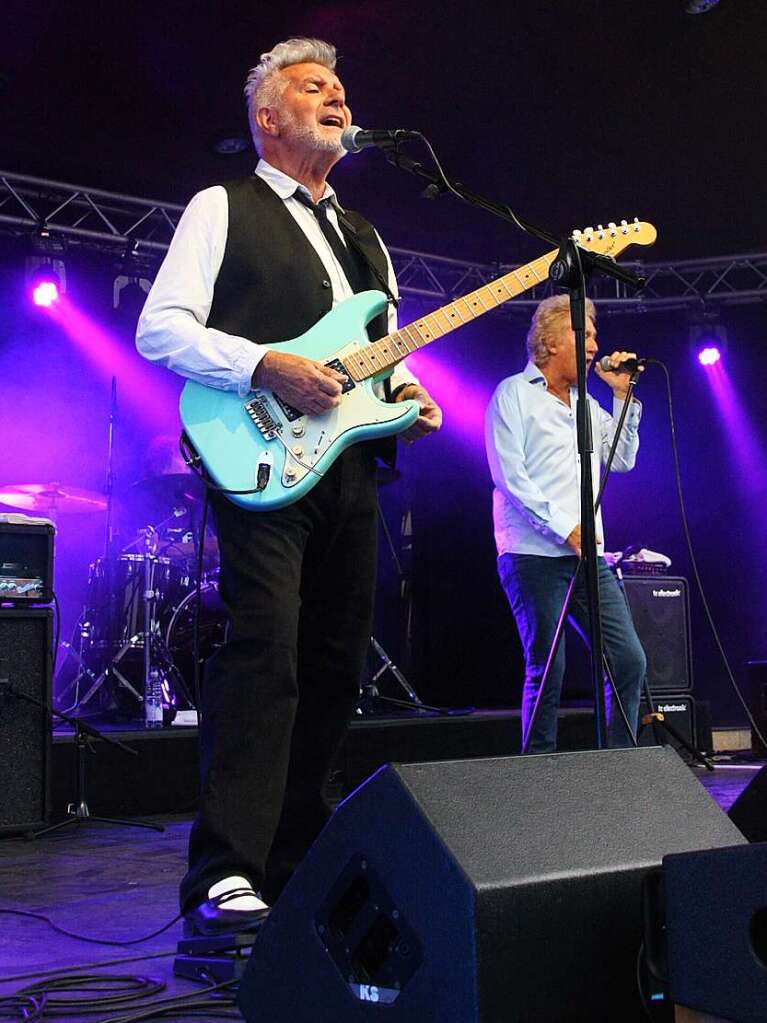 Vor drei Jahren musste das Open Air mit Manfred Mann’s Earth Band im Kurpark Bad Krozingen wegen eines Unwetters abgebrochen werden. Nicht so jetzt, als 1500 Fans bei zahllosen Rock-Klassikern voll auf ihre Kosten kamen.