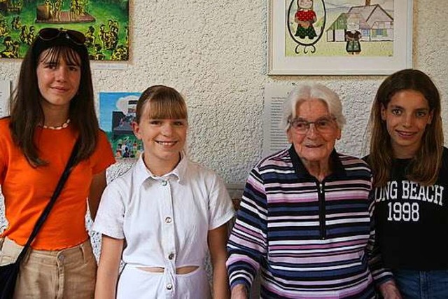 Karolina (88) hat mit ihrer Geschichte... links), Ella und Madeleine inspiriert  | Foto: Dahli Singh