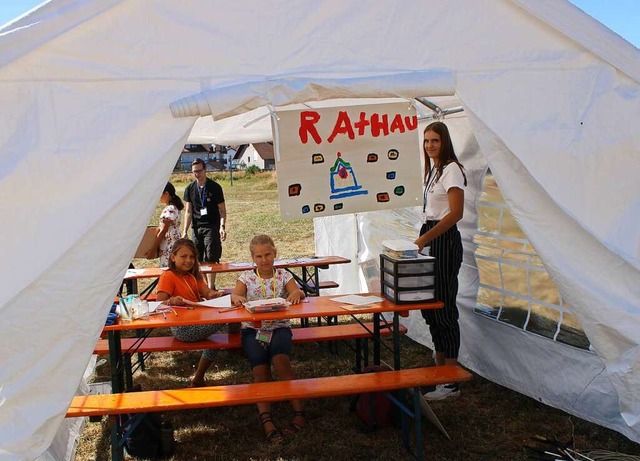 Die Kinder kreieren ein Rathaus, in de...isterwahlen vorbereitet werden sollen.  | Foto: Rolf Reimann