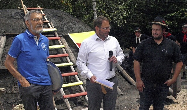 Den Ehrenamtspreis der Gemeinde berre... Probst gemeinsam mit den Khlern vor.  | Foto: Karin Stckl-Steinebrunner