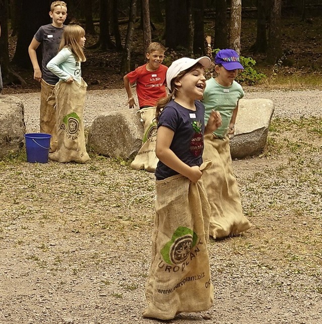 Beim Kennenlernspiel Sackhpfen hatten die Kinder extrem viel Spa.  | Foto: Hans-Jrgen Sackmann