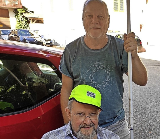 Die Verkehrshelfer Richard Krogull-Raub (unten) und Gerhard Kruska  | Foto: Werner Schnabl