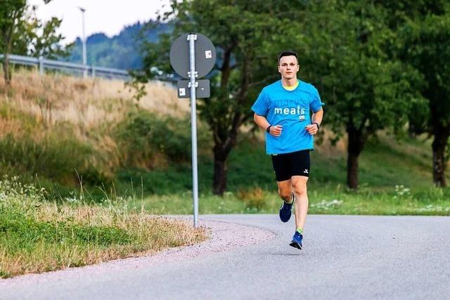 Sportlicher Empfang für Langstrecken-Spendenläufer Denis Holub in Offenburg
